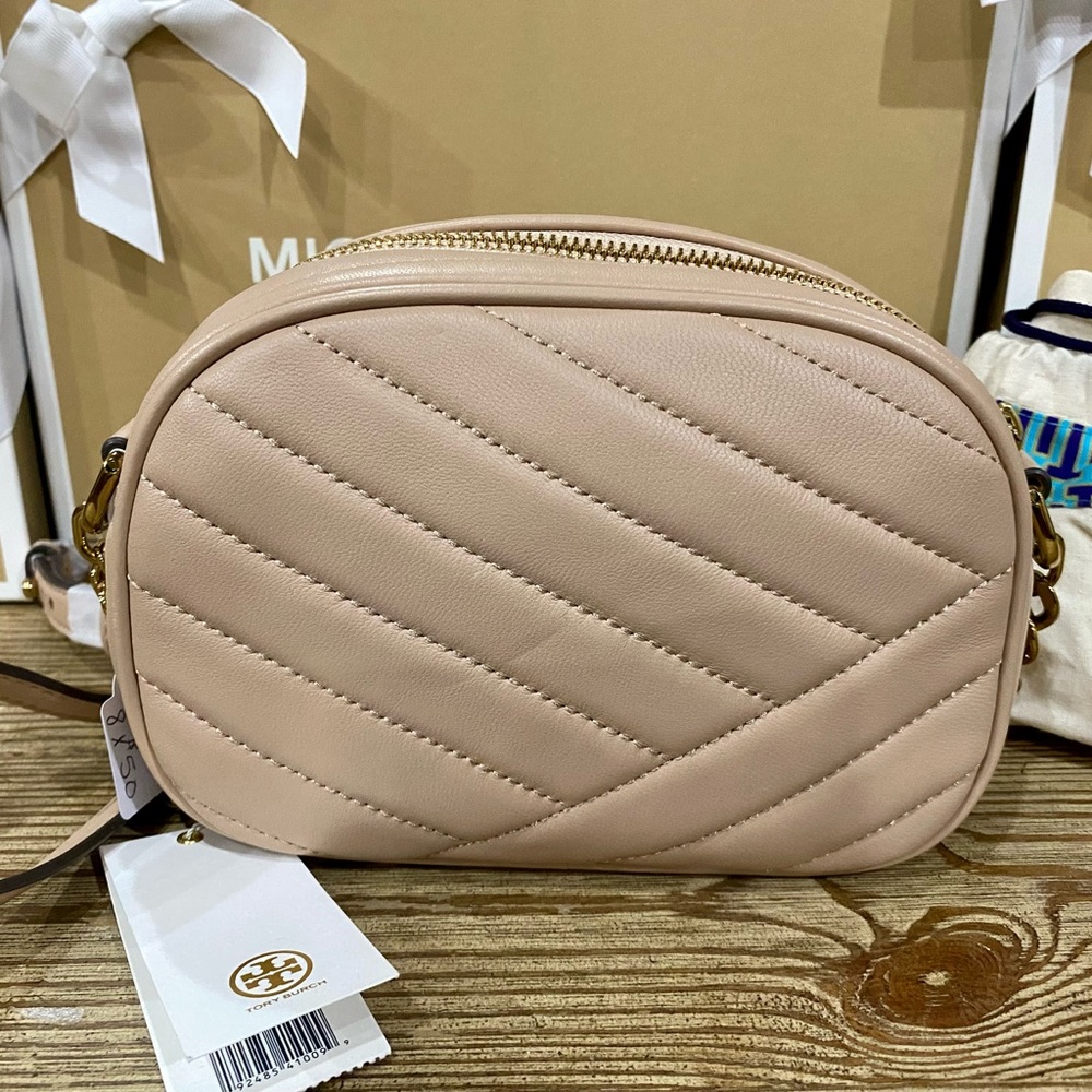 Authentic NWT Tory Burch Chevron Crossbody Camera Bag Kira Chevron Soft Leather - Picture 8 of 13